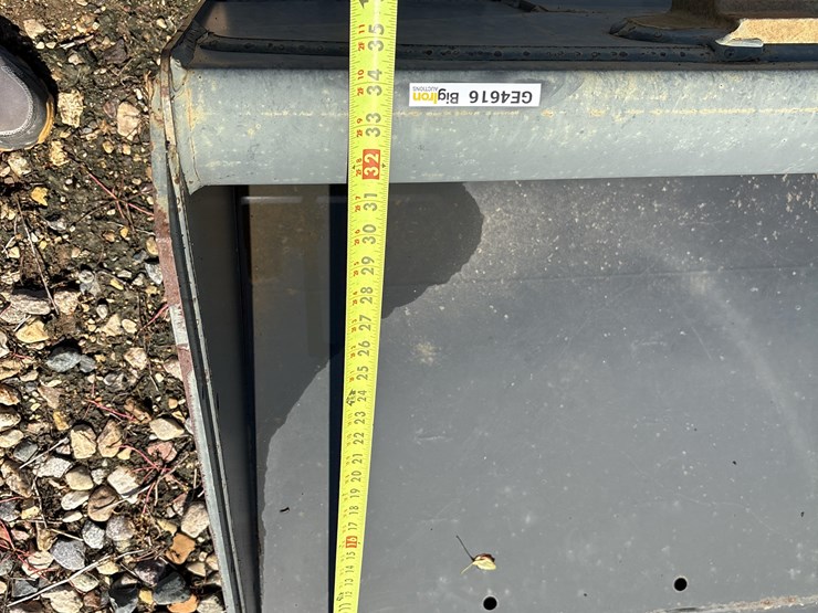 bobcat-74”-heavy-duty-skid-steer-bucket-image-14