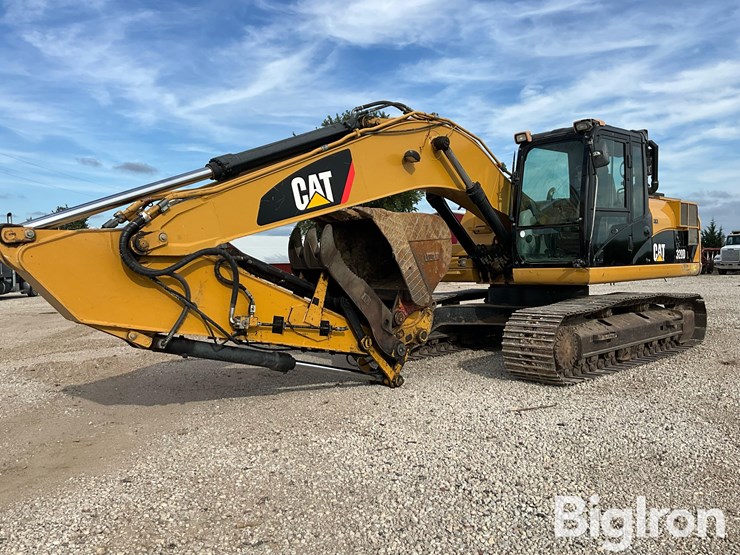 2011-caterpillar-320d-image-9