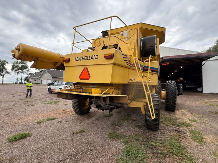 2000-new-holland-tr99-image-12