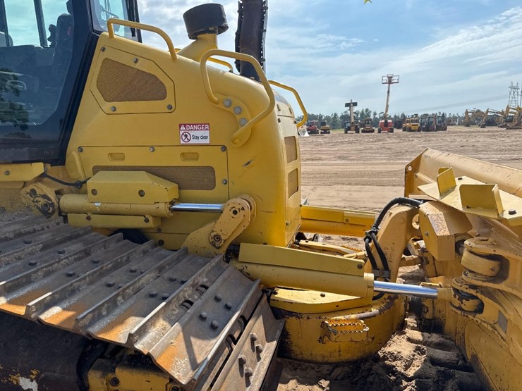 2019-komatsu-d51px-24-image-21