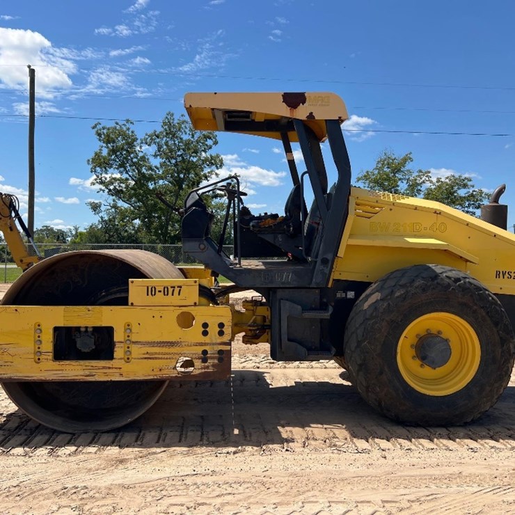 2011 BOMAG BW211