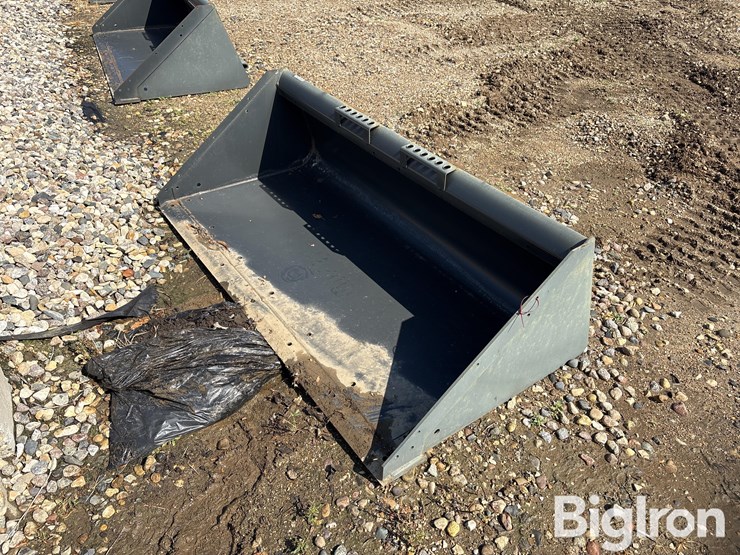 bobcat-68”-heavy-duty-skid-steer-bucket-image-1