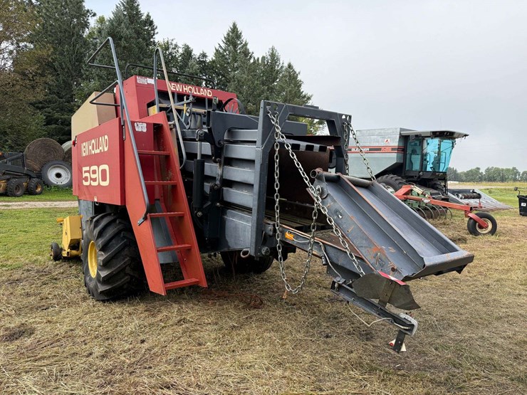new-holland-590-image-6