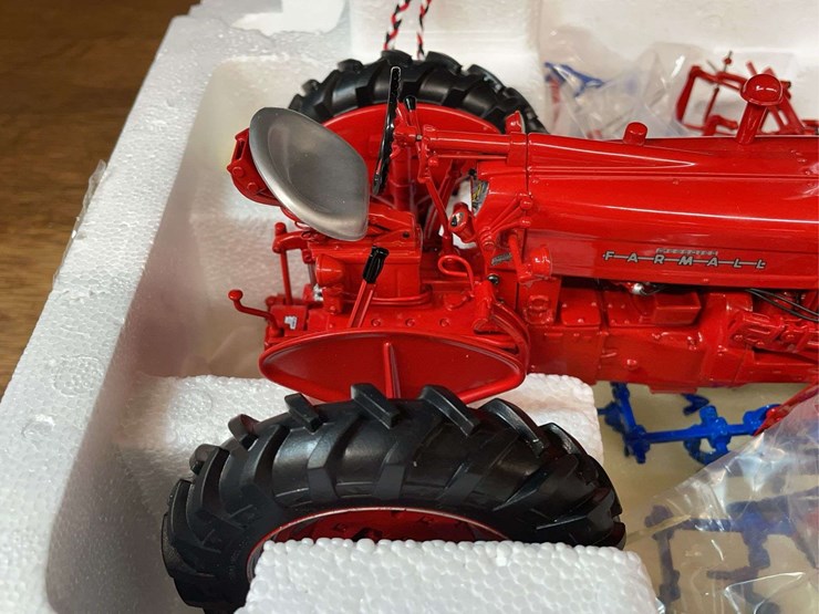 1/16-farmall-400-w/cultivator-50th-anniversary-nib-ertl-image-14