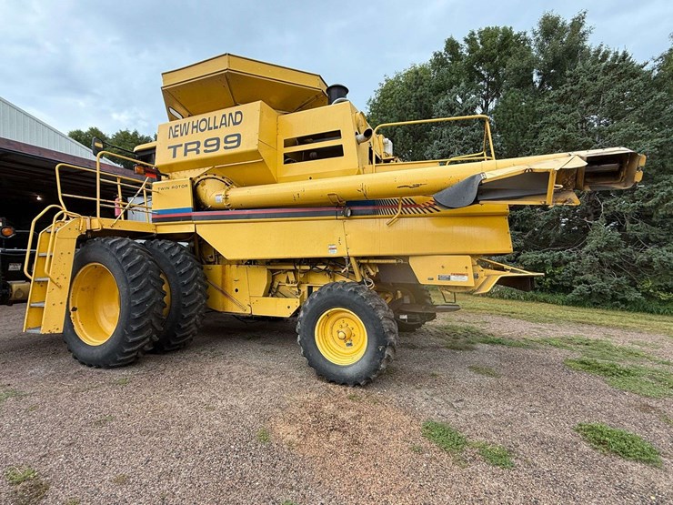 2000-new-holland-tr99-image-5