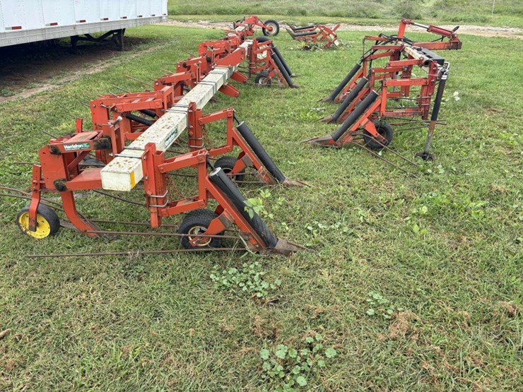 harriston-5000-12r22”-bean-knife,-with-front-tractor-dividers-image-4