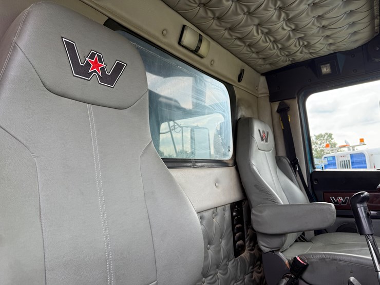 western-star-4900-image-42