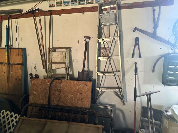 contents-of-garage-on-907-n.-870-st.-e.-image-10