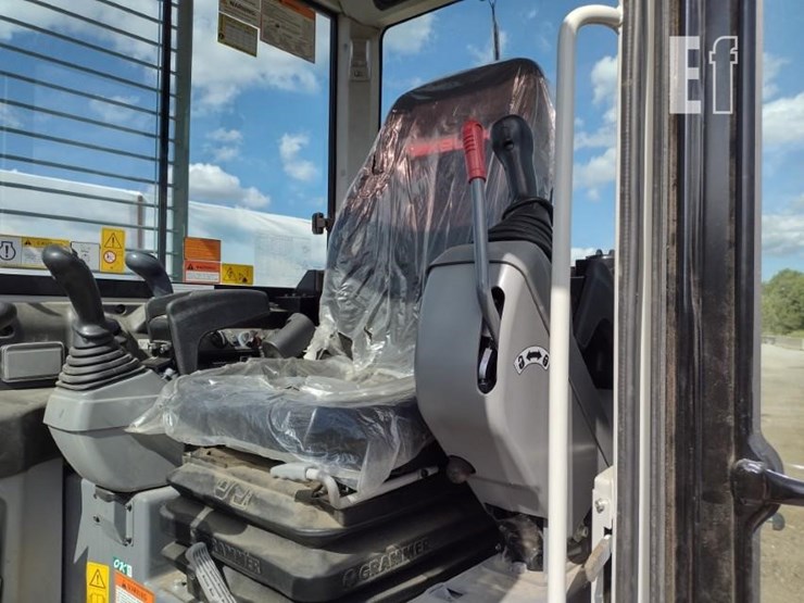 2023-takeuchi-tb280fr-image-13