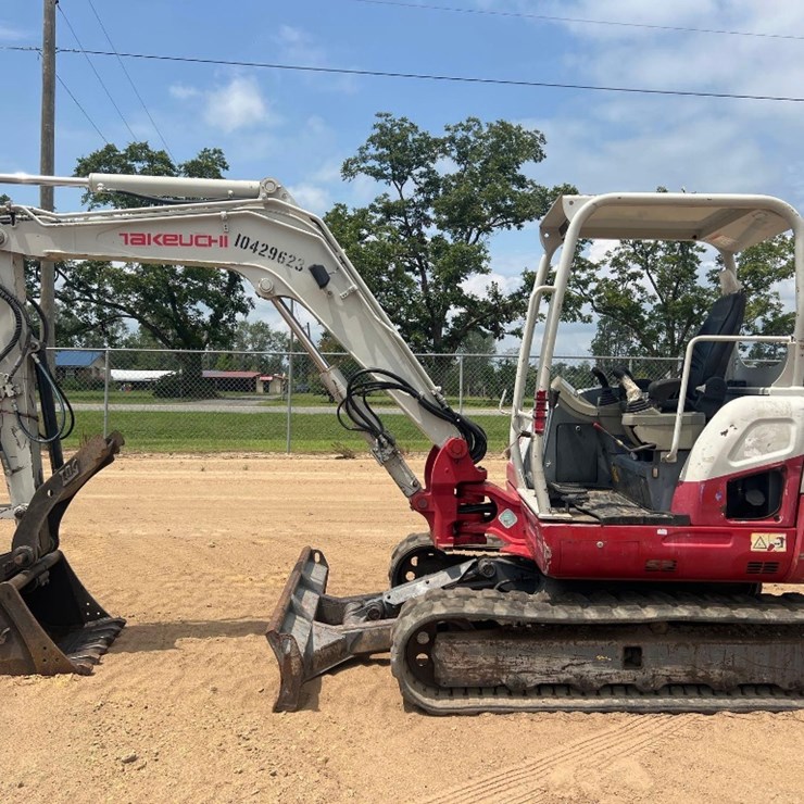 2015 TAKEUCHI TB260