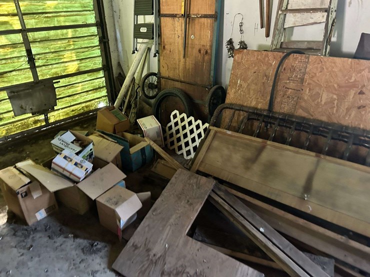 contents-of-garage-on-907-n.-870-st.-e.-image-12