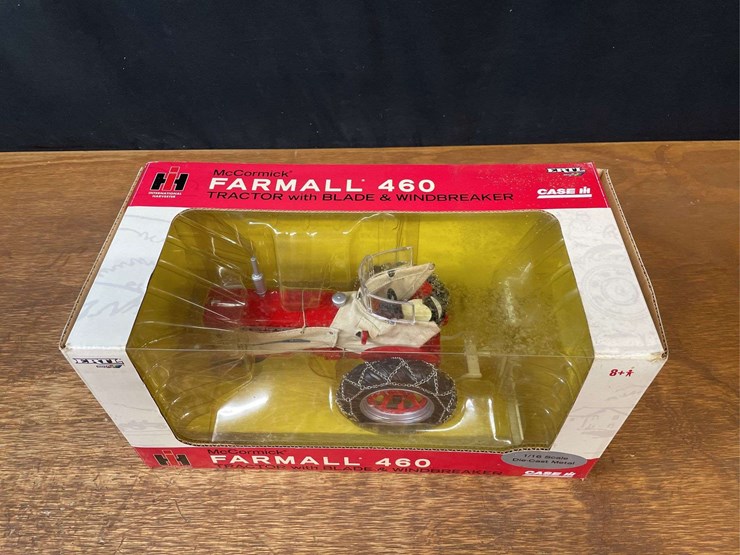 1/16-farmall-460-w/blade-+-windbreaker-nib-ertl-image-2