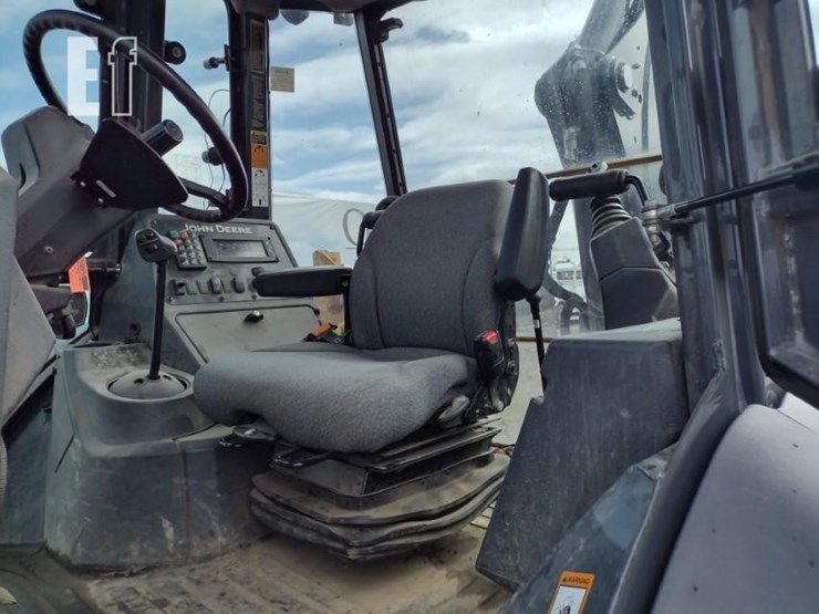 2020-deere-410l-image-16