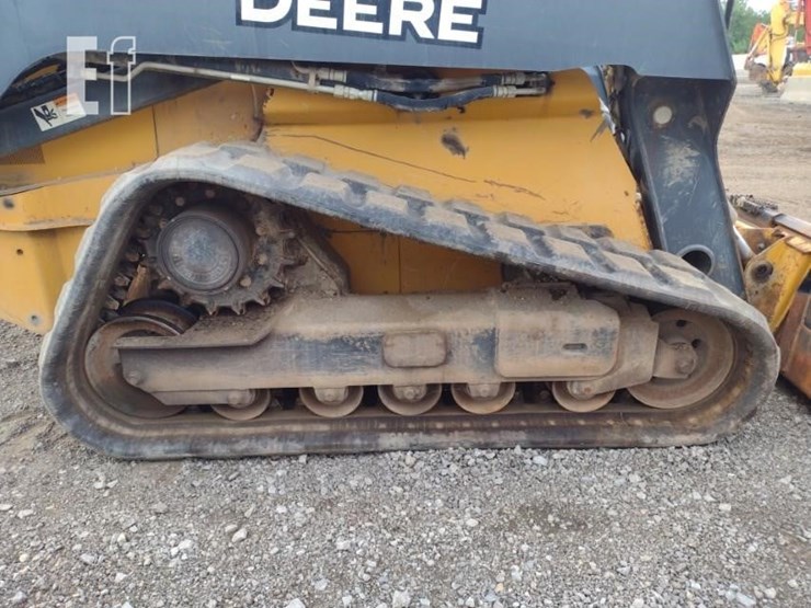 2015-deere-329e-image-27
