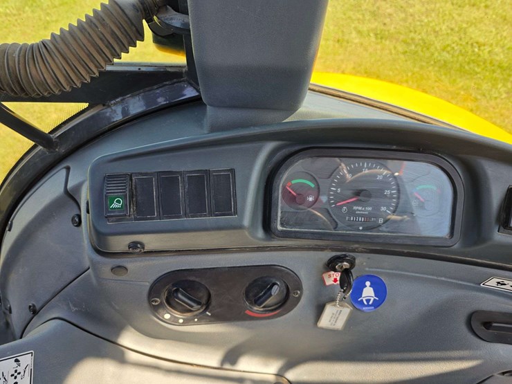 new-holland-lb75-image-53