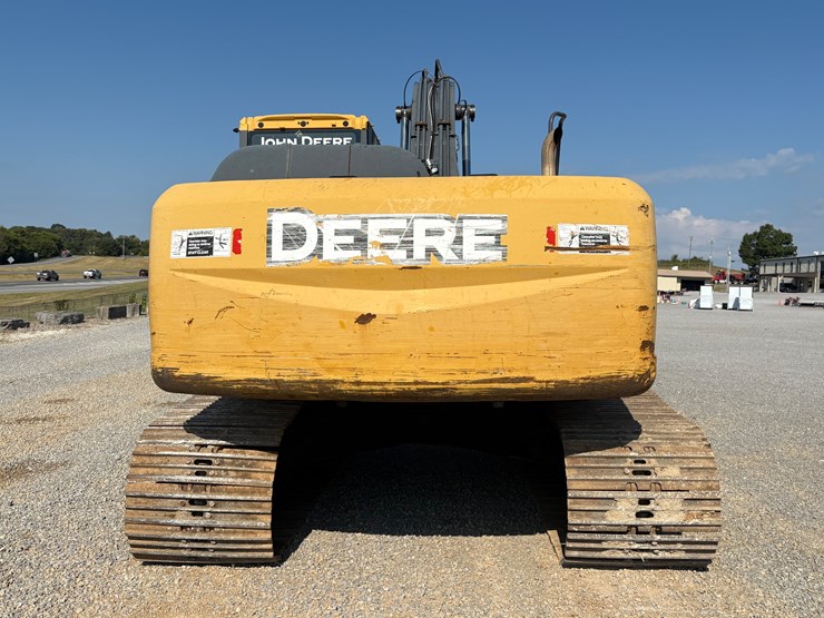 deere-200d-lc-image-4