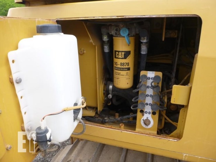 2005-caterpillar-d4g-xl-image-40