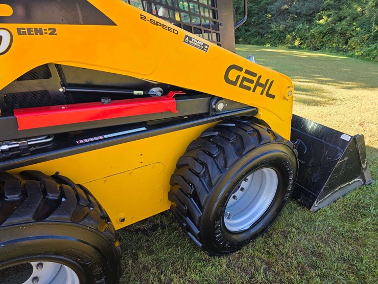 2019-gehl-v270-image-35