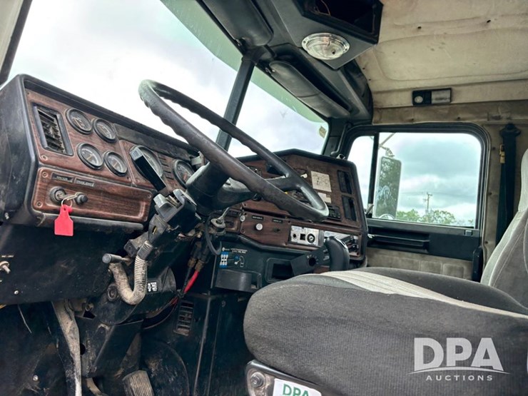 1999-freightliner-truck-(dr12135-unit-474)-image-60