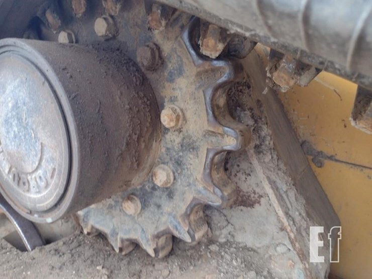 2015-deere-329e-image-29