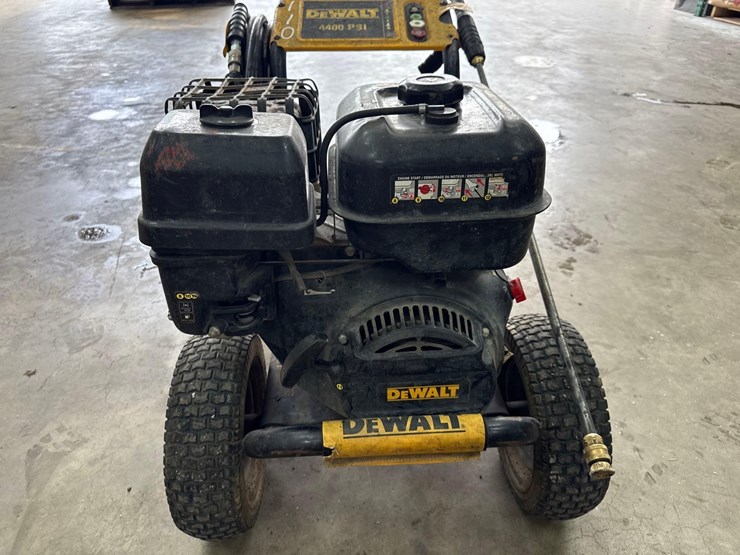 dewalt-4400-psi-pressure-washer-image-3