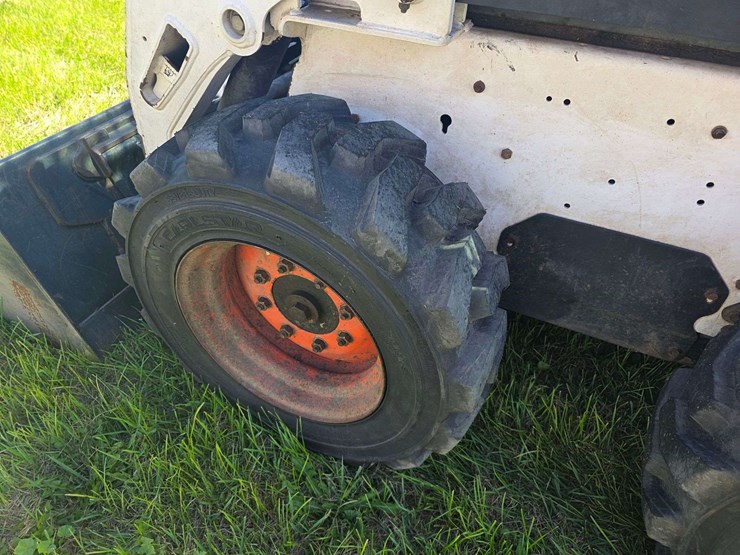 2010-bobcat-s185-image-32