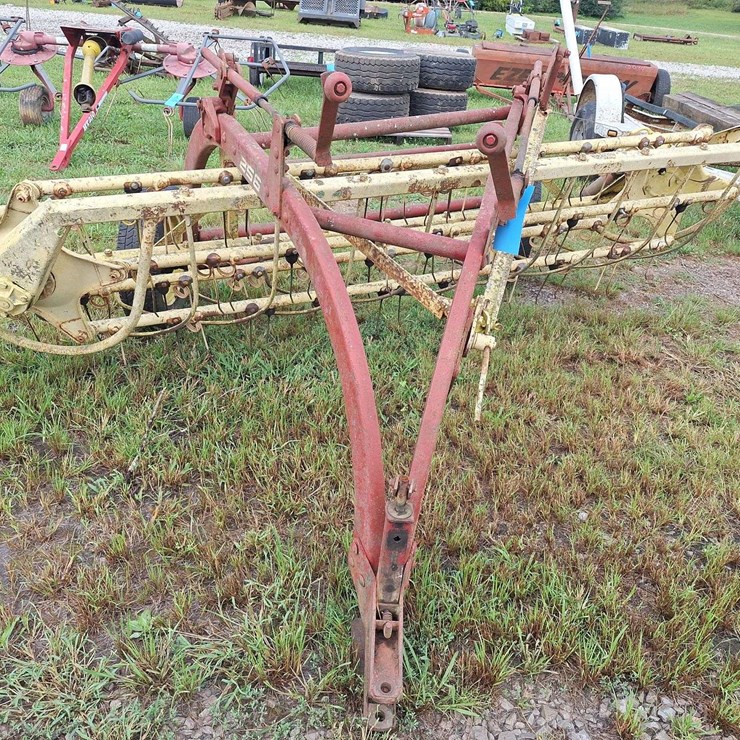 NEW HOLLAND 256