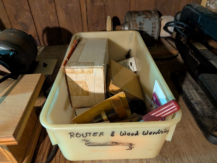 #3024-•-shelf-of-contents-image-7