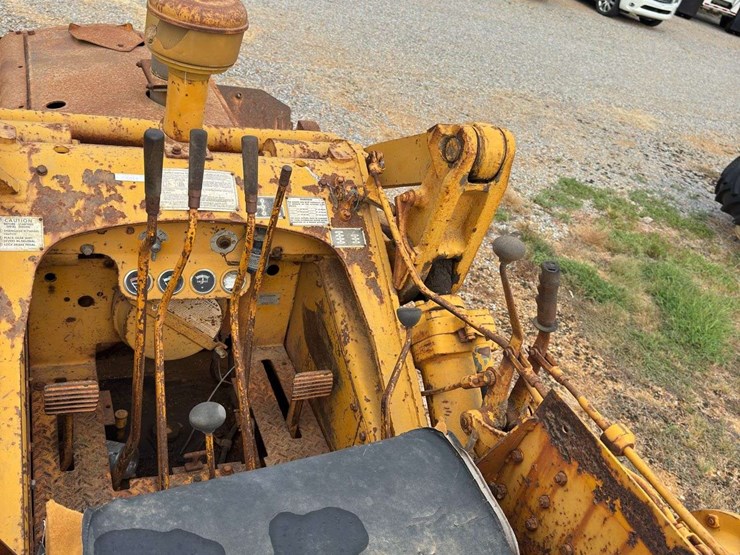 caterpillar-933-image-48