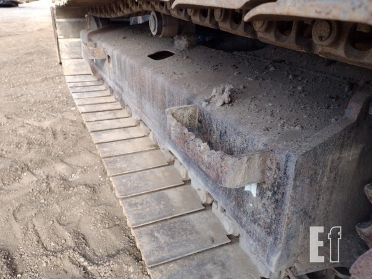 2010-deere-120d-image-28