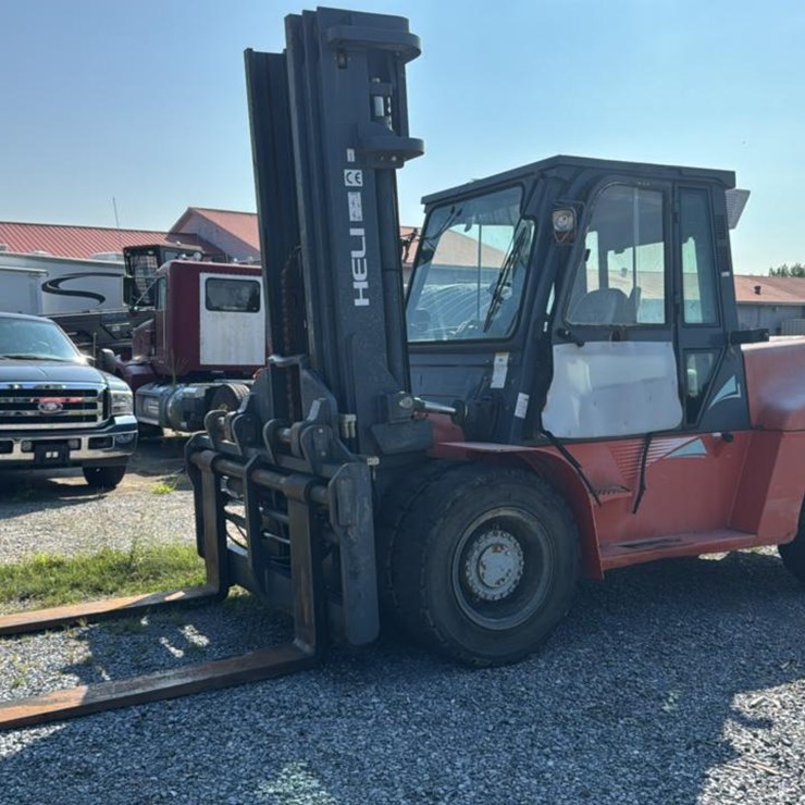 #165 • 2017 Heli Americas CPCD100 Forklift