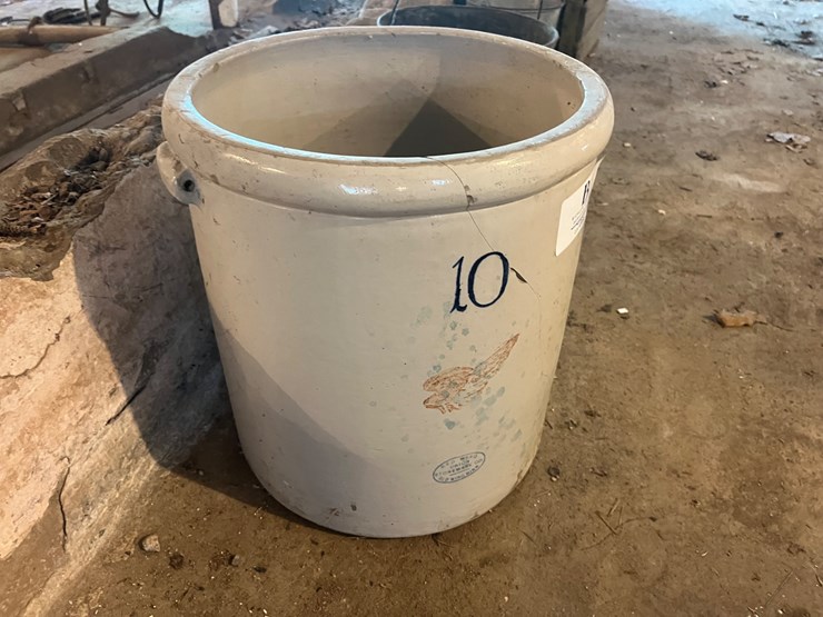 #3068-•-red-wing-10-gal-crock-image-1