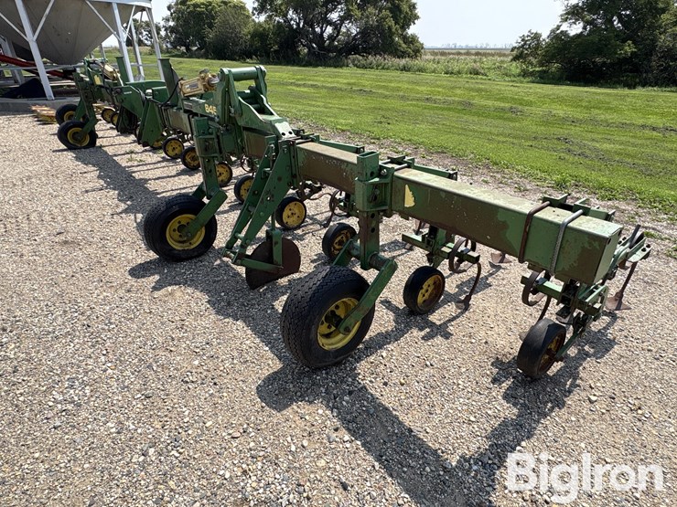 john-deere-845-image-14