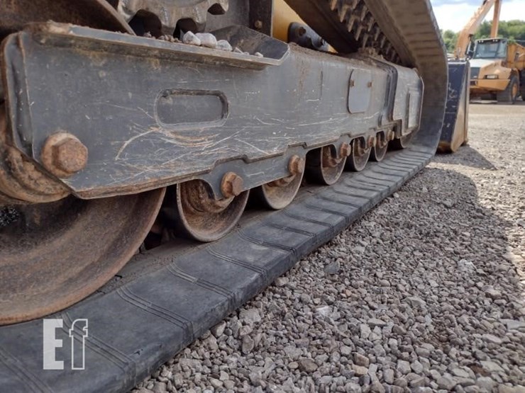 2022-deere-333g-image-31