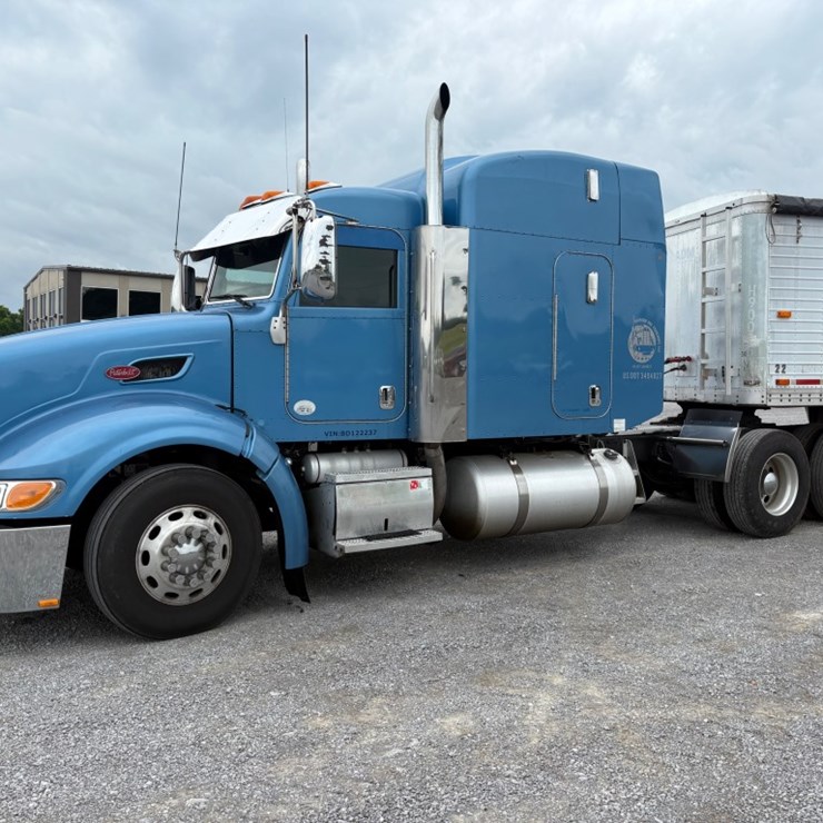 2011 PETERBILT 386