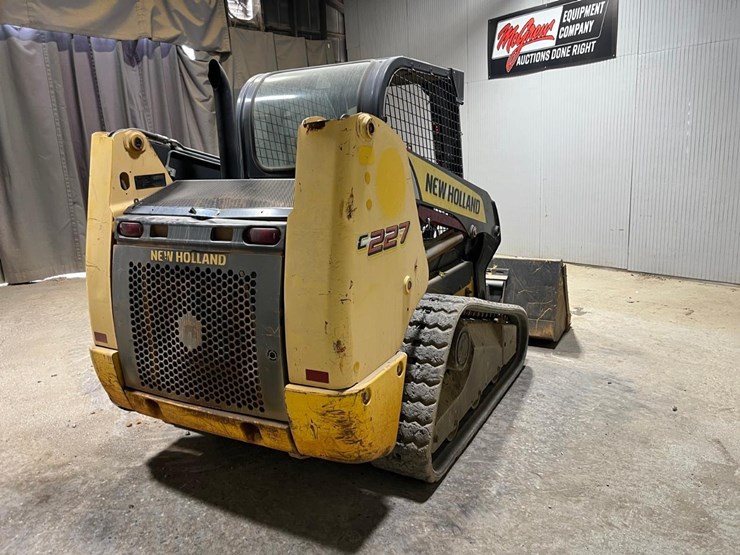 new-holland-c227-image-5