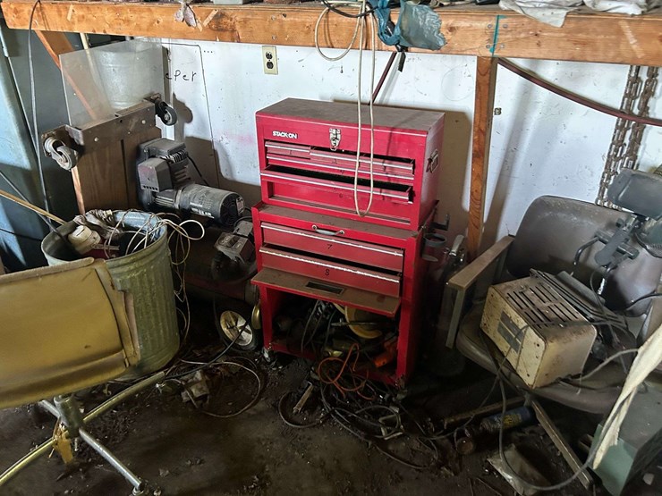 contents-of-garage-on-907-n.-870-st.-e.-image-3