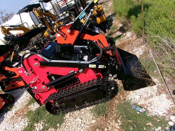 future-mini-skid-steer-image-1
