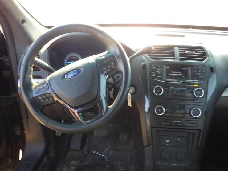 2017-ford-explorer-image-9