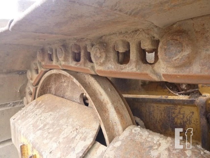 2005-caterpillar-d4g-xl-image-27