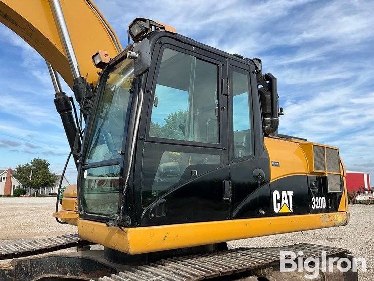 2011-caterpillar-320d-image-13