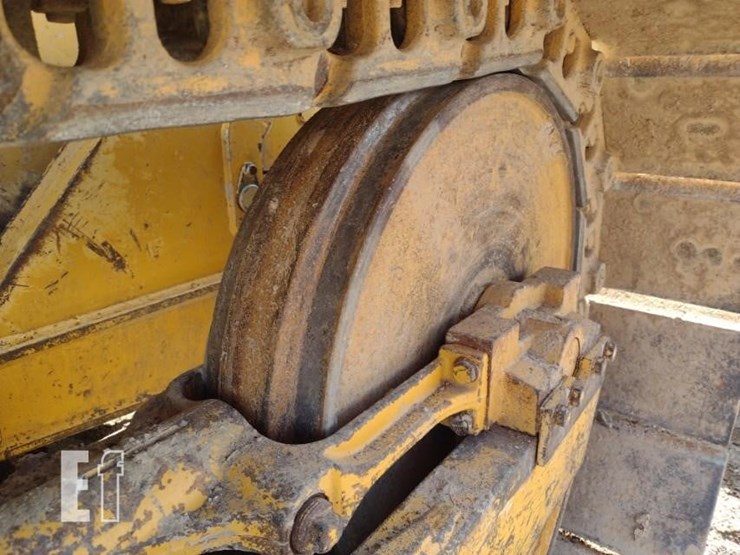 2004-deere-650h-image-36