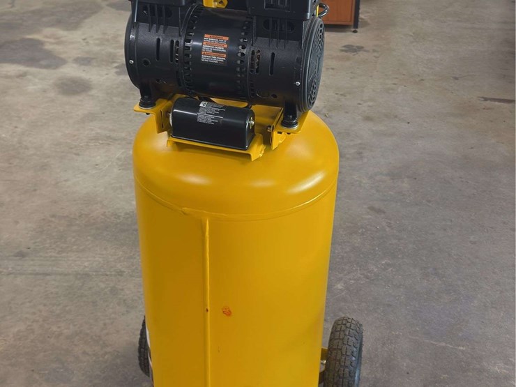 dewalt-26-gallon-air-compressor-on-wheels-image-4