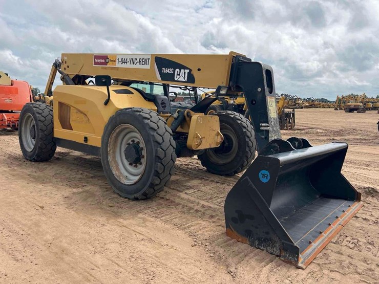 2014-caterpillar-tl642c-image-5