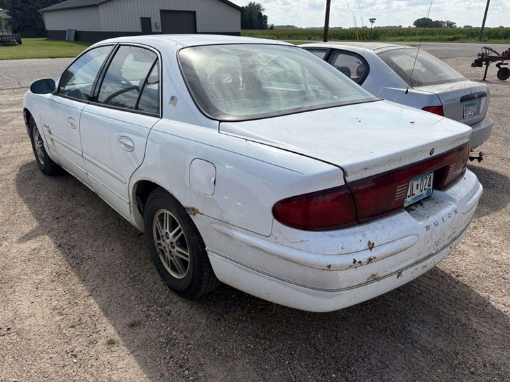 1999-buick-regal-ls-4-door,-3.8l-v6,-215/70r15-tires-on-alloy-wheels,-leather,-power-driver-seat,-am-image-6