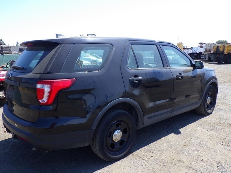 2018-ford-explorer-image-3