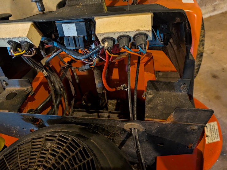 #3000-•-simplicity-38"-broadmoor-lawnmower-image-6