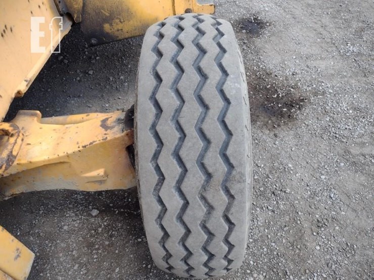 1999-deere-410e-image-21