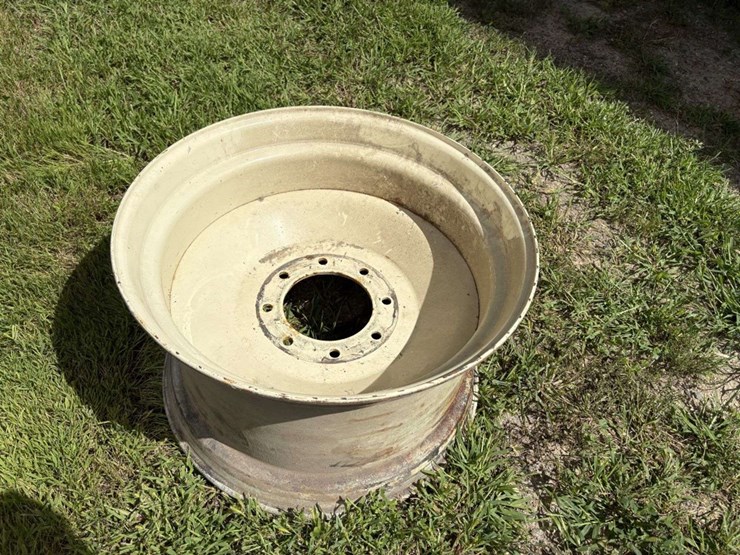8-bolt-ag-rim,-13.5x22.5,-6”-center-image-2