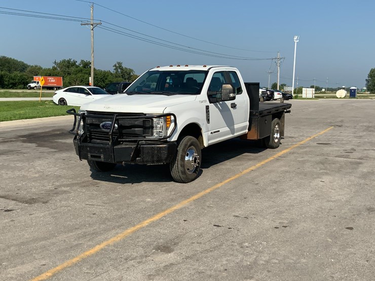 2017-ford-f350-xl-image-4